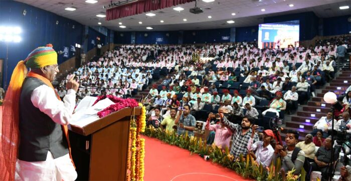 दीक्षांत समारोह हुआ आयोजित, मानवीय मूल्यों के साथ प्रौद्योगिकी विकास के लिए आगे बढें युवा: राज्यपाल