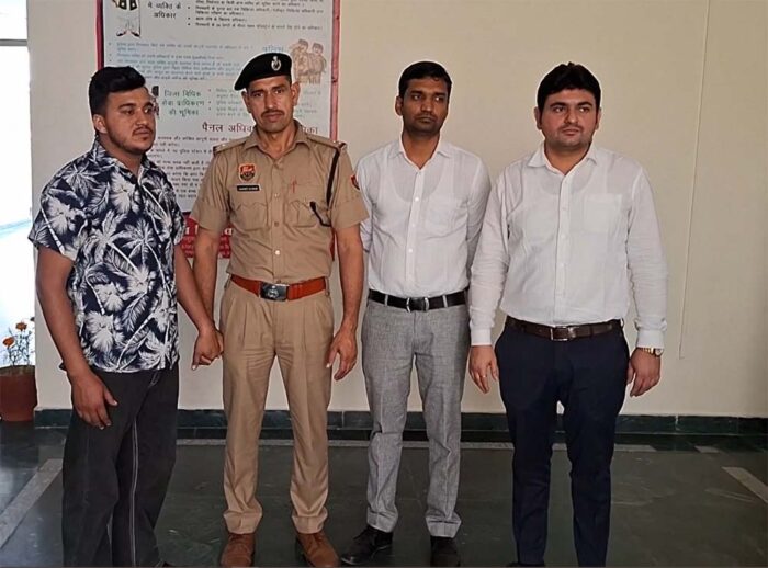सोनीपत के खरखौदा फिरोजपुर बांगर क्षेत्र में बिना लाइसेंस संचालित एक दवा फैक्ट्री का हुआ भंडाफोड़, FDA टीम ने की कार्रवाई