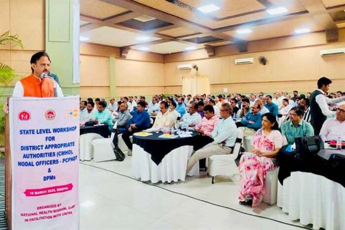 प्रत्येक माह की 9 और 25 तारीख को गर्भवती महिलाओं का नियमित स्वास्थ्य परीक्षण सुनिश्चित किया जाए: उप मुख्यमंत्री शुक्ल