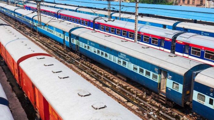 होली के बाद हाजीपुर और पटना के रास्ते देश के विभिन्न स्टेशनों के लिए स्पेशल ट्रेन का किया जा रहा परिचालन