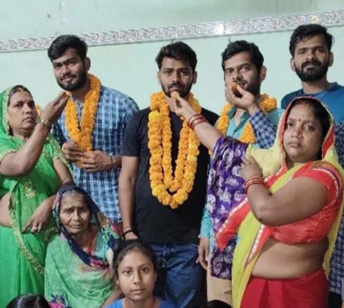 बाबा की विरासत, पिता का अनुशासन, तीनों बेटों ने किया गर्वित, तीन भाइयों का यूपी पुलिस में हुआ चयन