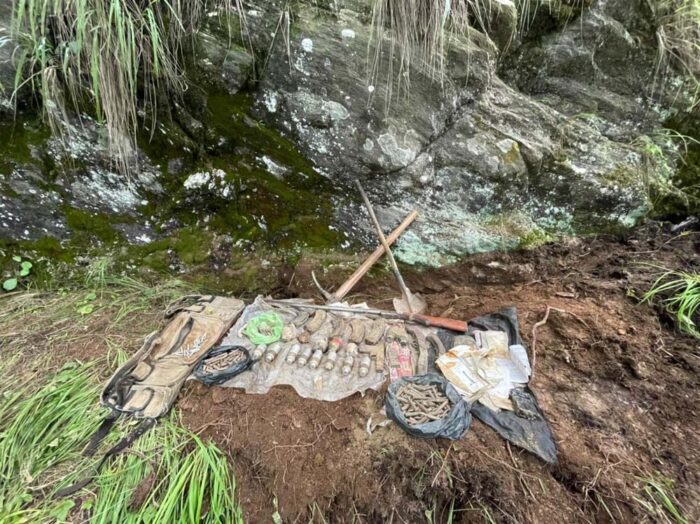 डोडा में संयुक्त तलाशी अभियान के दौरान भारी मात्रा में हथियार और गोला-बारूद बरामद