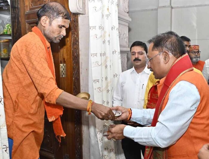 रामनवमी पर मुख्यमंत्री साय ने श्रीराम मंदिर में की पूजा-अर्चना