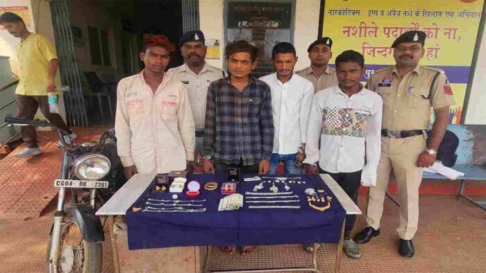 रायपुर पुलिस हत्थे चढ़े 4 शातिर चोर, लाखों का माल बरामद