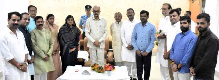 राज्यपाल रमेन डेका ने सर्किट हाउस बालोद में जनप्रतिनिधियों एवं विभिन्न संगठनों के प्रतिनिधियों से की मुलाकात