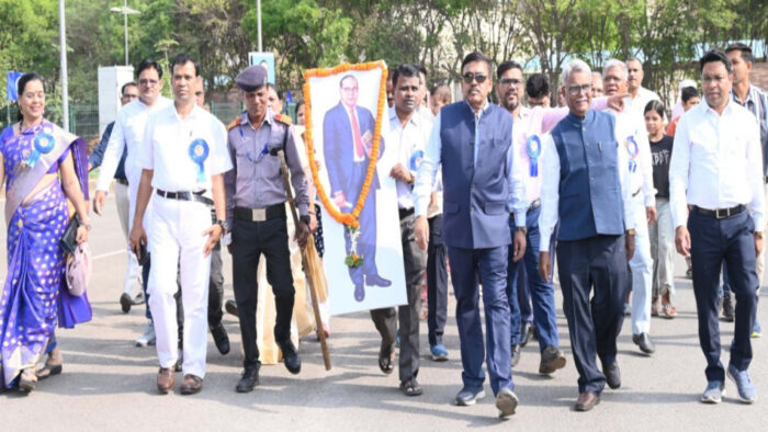 संविधान निर्माता को श्रद्धांजलि देने जुटे जनप्रतिनिधि, अधिकारी और आम नागरिक