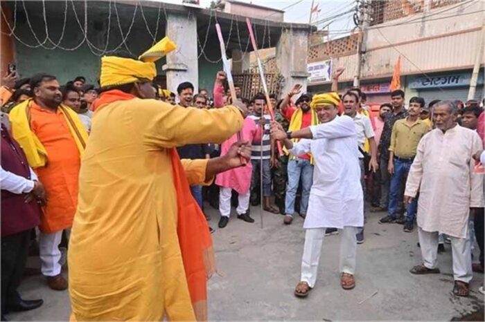झारखंड में रामनवमी की शोभायात्रा में सम्मिलित हुए मंत्री इरफान अंसारी