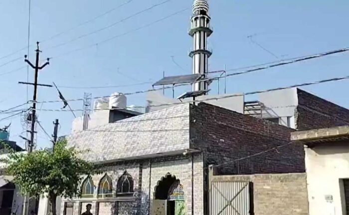 संभल में दरगाह शरीफ पर सरकारी जमीन पर कब्जे और अवैध वसूली का आरोप