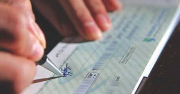 चेक पर फर्जी हस्ताक्षर कर निकाले दो लाख, जांच में जुटी पुलिस