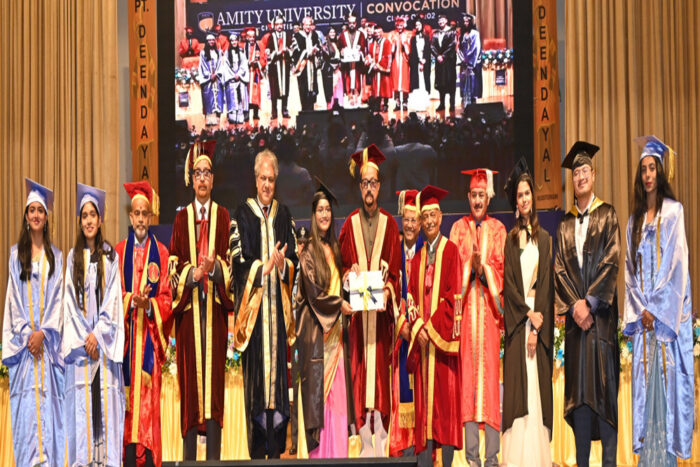 एमिटी विश्वविद्यालय के तीसरे दीक्षांत समारोह में शामिल हुए राज्यपाल