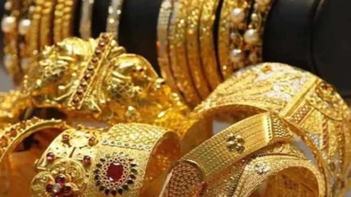 एक्सपर्ट्स की भविष्यवाणी- सोने की कीमतों में लगातार उतार-चढ़ाव का दौर जारी, इस महीने पहुंचेगा 56,000 रुपये तोला