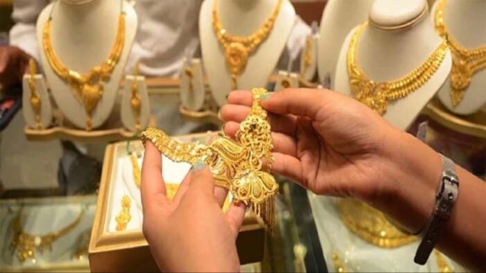 सोने के बढ़ते दामों का असर, ज्वेलर्स की घटेगी सेल, लोगों का बजट टाइट