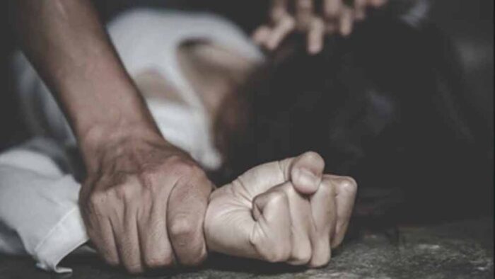 रेप की सजा से छूटे अधेड़ दरिंदे ने 13 वर्षीय छात्रा से किया दुष्कर्म, पूर्व मंत्री के घर में वारदात