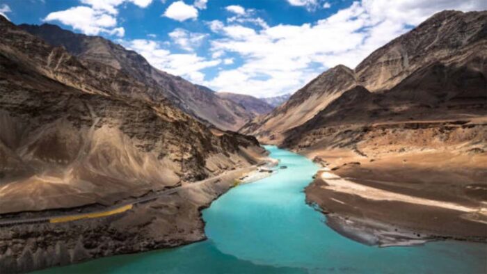 सिंधु जल समझौते पर पाक को आई दोस्त की याद, चीन अगर भारत का ही पानी रोक दे तो क्या कर लेगा