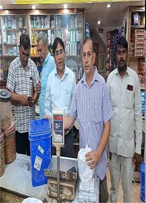 सोनीपत में नवरात्र पर्व के चलते मुख्यमंत्री उड़नदस्ता व खाद्य सुरक्षा अधिकारी की संयुक्त टीम अब एक्शन मोड़ में नजर आई