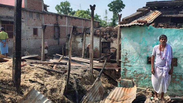 मधुबनी में भीषण आग, चार घर जलकर राख, एक मवेशी की मौत