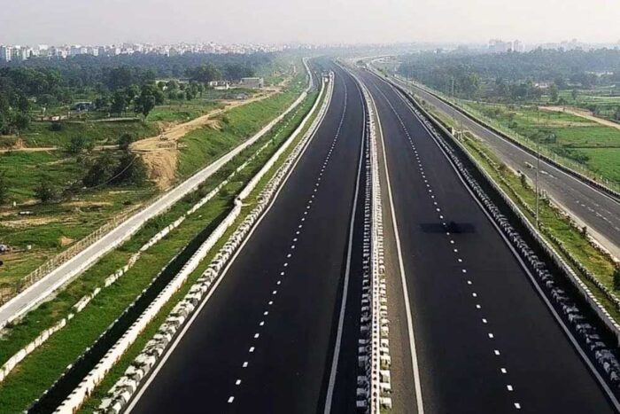 ग्वालियर से आगरा के बीच बनने वाले ग्रीनफील्ड एक्सप्रेस-वे के लिए 220 करोड़ रुपये की राशि स्वीकृत की गई