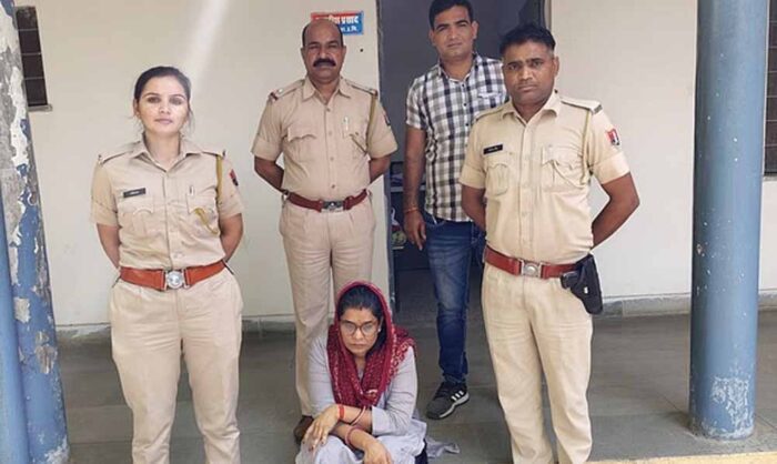 टीटीई को ब्लैकमेल करने वाली महिला गिरफ्तार