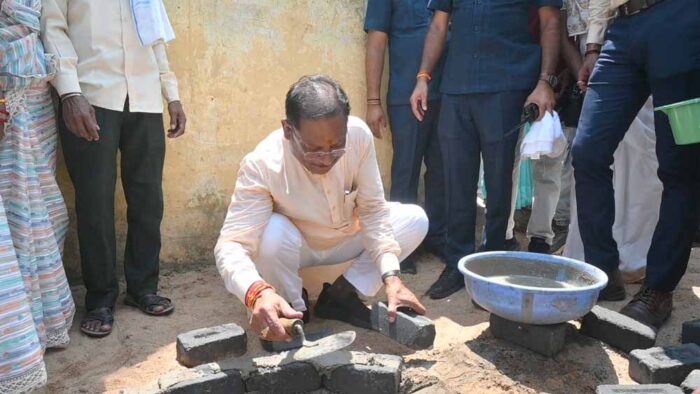 मुख्यमंत्री ने पानी बचाने के लिए जल संचयन वाहिनी के काम को सराहा