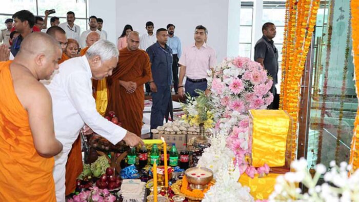 बुद्ध स्मृति पार्क में आयोजित विशेष कार्यक्रम के दौरान सीएम नीतीश ने भगवान बुद्ध की पूजा की