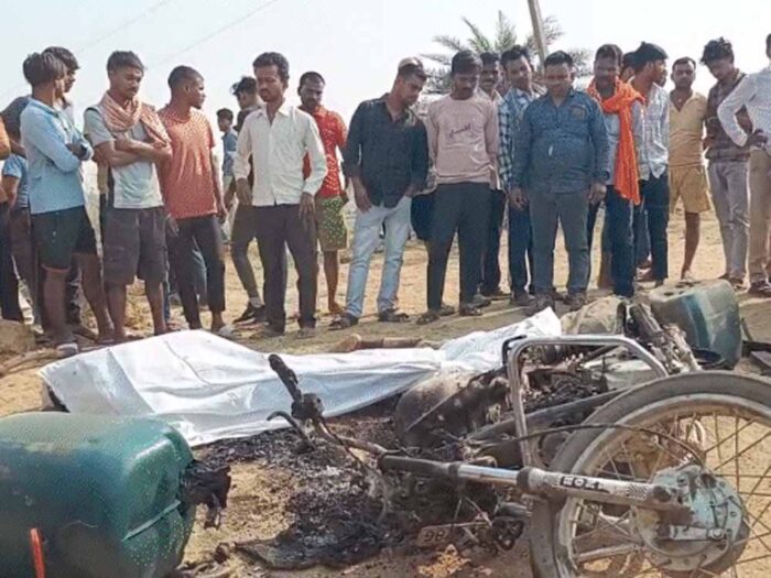 शादी की खुशियां बदली मातम में हाई वोल्टेज तार की चपेट में आने से बाप-बेटे की मौत