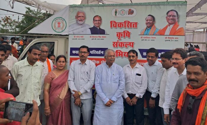 उन्नत कृषि तकनीक से अवगत हुए किसान, अभियान के पहले दिन काठाकोनी और बकरकूदा में जागरूकता शिविर