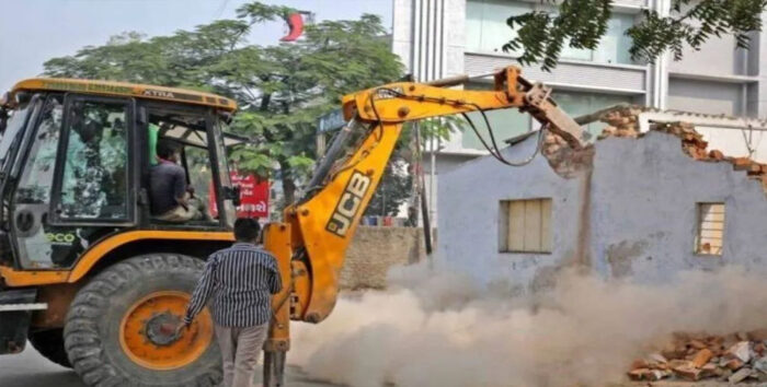 CM योगी के निर्देश पर अवैध कब्जों और बिना मान्यता संचालित धार्मिक संस्थानों के खिलाफ कार्रवाई जारी