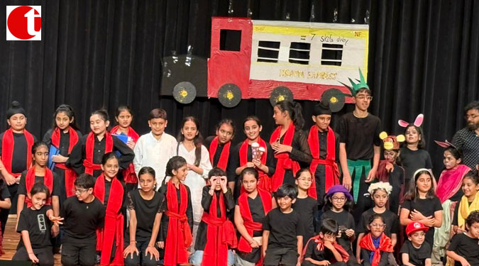 "सब चलता है" नाटक में बच्चों ने किया शानदार अभिनय, दर्शक हँसते- हँसते हुए लोटपोट