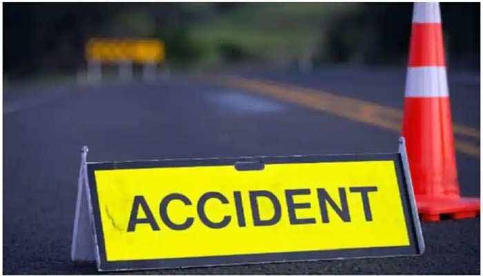 बारातियों से भरी बस और ट्रक में भीषण टक्कर, 4 की मौत, 10 अन्य घायल