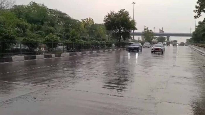 दिल्ली में फिर बदला मौसम, कई इलाकों में धूल भरी आंधी और बारिश, मौसम विभाग ने जारी किया येलो अलर्ट