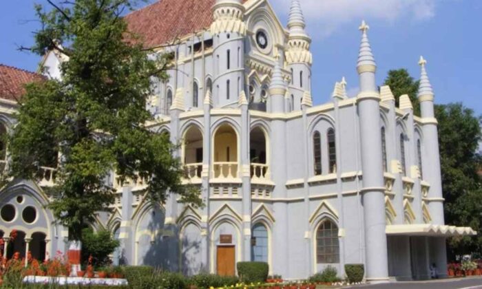 धार्मिक स्थलों में पुजारी के रूप में केवल ब्राह्मण ही पुजारी क्यों?, HC ने मध्य प्रदेश सरकार से मांगा जवाब