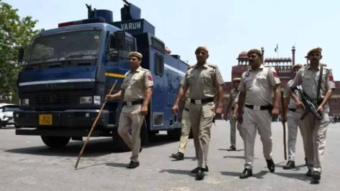 दिल्ली में आतंकी हमले की आशंका के मद्देनजर पुलिस हाई अलर्ट पर