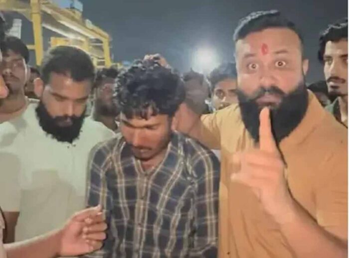 इंदौर में पाकिस्तान के पक्ष में लगाया नारा, करणी सेना ने जमकर की पिटाई, आरोपी गिरफ्तार, साथियों का भी लगा रही पता