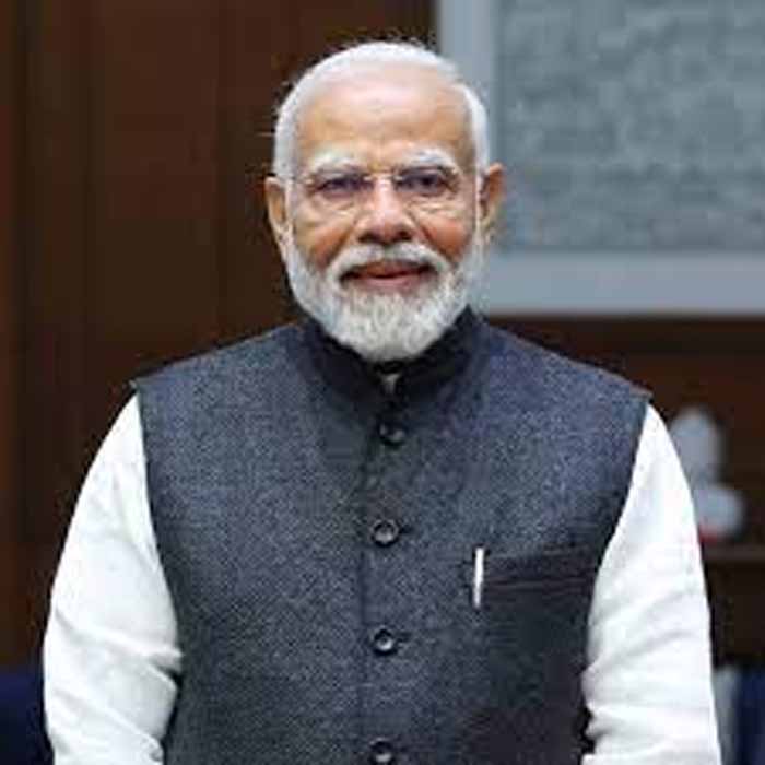 पीएम मोदी ने पश्चिम बंगाल के विकास को भारत के भविष्य की नींव बताया और परियोजनाओं का उद्घाटन किया