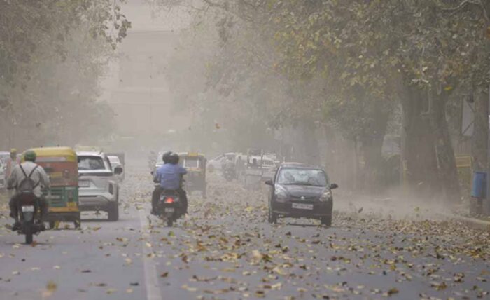 दिल्ली-NCR में तेज आंधी और बारिश, दिल्ली एनसीआर के कुछ इलाकों में बिजली भी गुल, जारी हुआ येलो अलर्ट