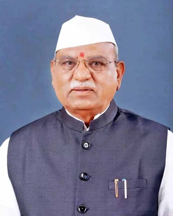 राज्यपाल हरिभाऊ बागडे ने भिवाड़ी में ली जिला स्तरीय अधिकारियों की समीक्षा बैठक