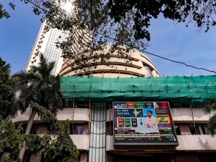 भारत-पाकिस्तान में तनातनी के बीच शेयर मार्केट में गिरावट,  सेंसेक्स 207 अंक टूटकर 80,589 पर आ गया