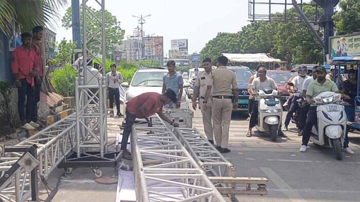 विश्व साइकिल दिवस के लिए लगाया गया सेटअप गिरा, मजदूर को आई चोट