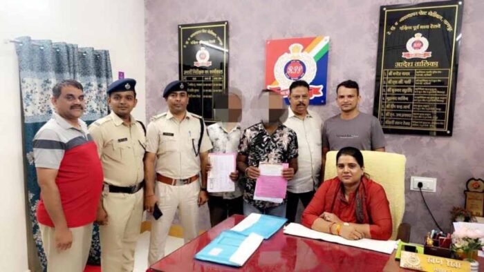 रेलवे की कार्रवाई, तत्काल टिकट बेचने वाले दो दलालों को किया गिरफ्तार