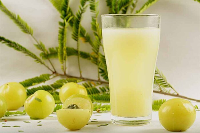 आंवले का एक गिलास जूस पीने से होते हैं अनगिनत फायदे