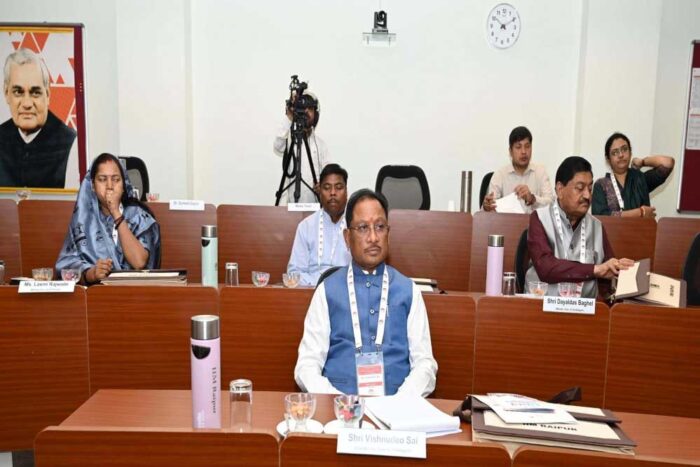 मुख्यमंत्री साय और उनके मंत्रीमंडल के सहयोगियों ने विषय विशेषज्ञों के साथ सुशासन के विभिन्न पहलुओं पर विचार साझा किए