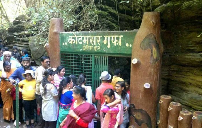 चार महीने के लिए बंद हुई कोटमसर गुफा, मार्च से अब तक 5 लाख से ज्यादा सैलानी कर चुके हैं सैर
