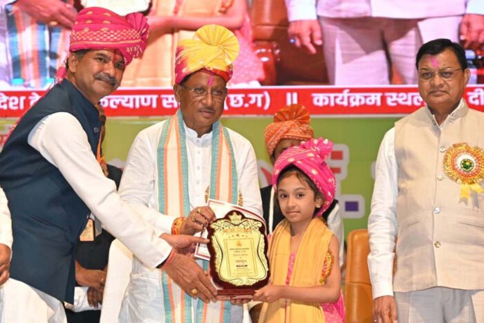 मुख्यमंत्री ने देवांगन समाज के महाकुंभ में समाज के लोगों को विकसित छत्तीसगढ़ के निर्माण में सहभागिता की अपील की