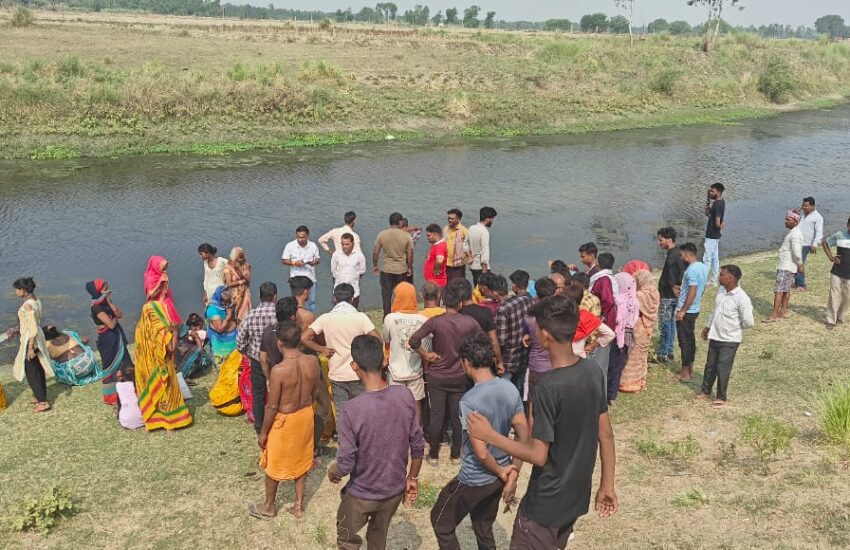 नदी में नहाने के दौरान डूबने से 2 युवकों की मौत; परिजनों का रो-रोकर बुरा हाल