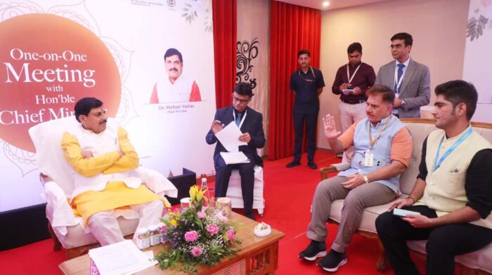 मुख्यमंत्री डॉ. यादव की स्पिरिचुअल और वेलनेस समिट में वेलनेस क्षेत्र के निवेशकों से वन-टू-वन चर्चा
