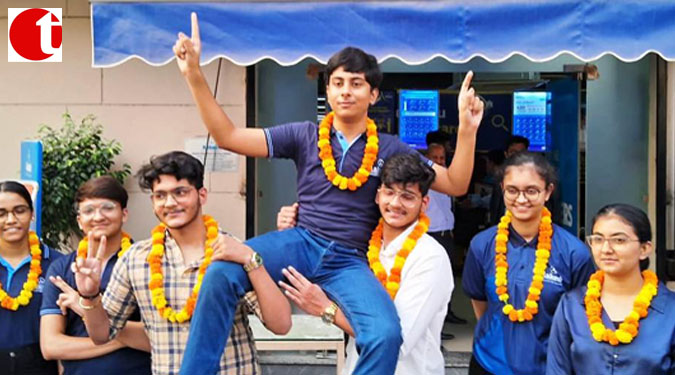 नीट यूजी 2025 में लखनऊ के मुक्तेश तन्मय (एआईआर 36) और अनंत चौरसिया (एआईआर 44) चमके