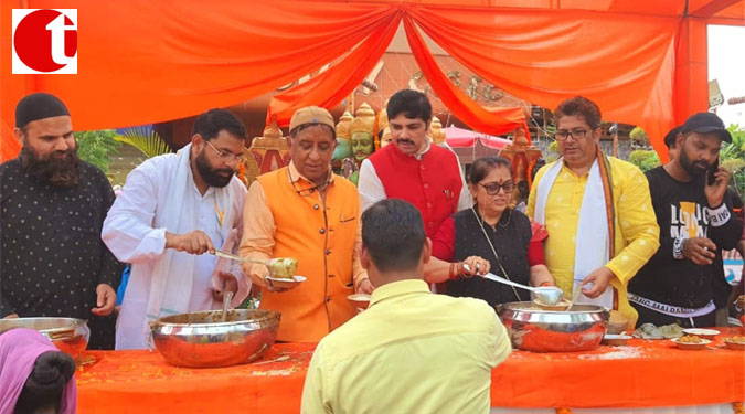 बड़े मंगल पर रॉयल कैफे ग्रुप ने किया विशाल भंडारे का आयोजन