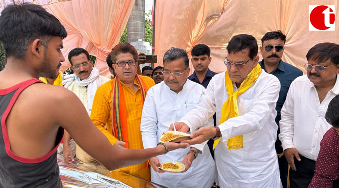 पत्रकार एसोसिएशन का भंडारा सम्पन्न; महंत दिव्यागिरी ने किया भंडारे भंडारे का शुभारंभ