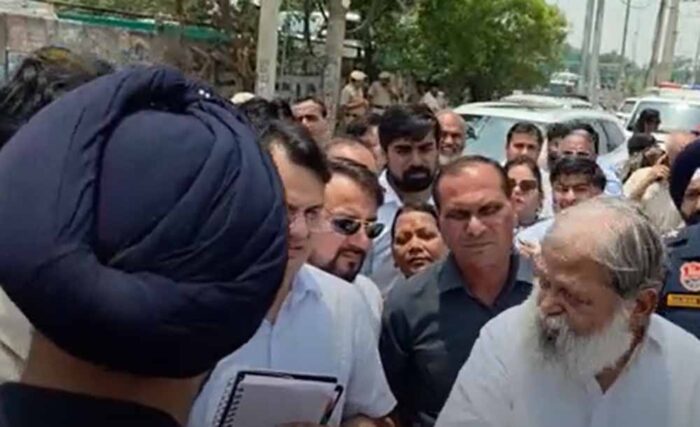 अनिल विज का अधिकारियों पर फूटा गुस्सा, ‘काम की ऐसी की तैसी, मुझे पहले लोगों की जिंदगी चाहिए’