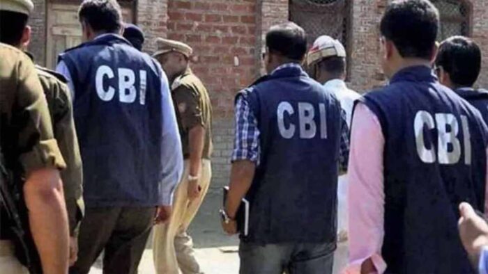 फरीदाबाद स्थित जीएसटी कार्यालय में धोखाधड़ी से जुड़े एक मामले की जांच करने के लिए पहुंची